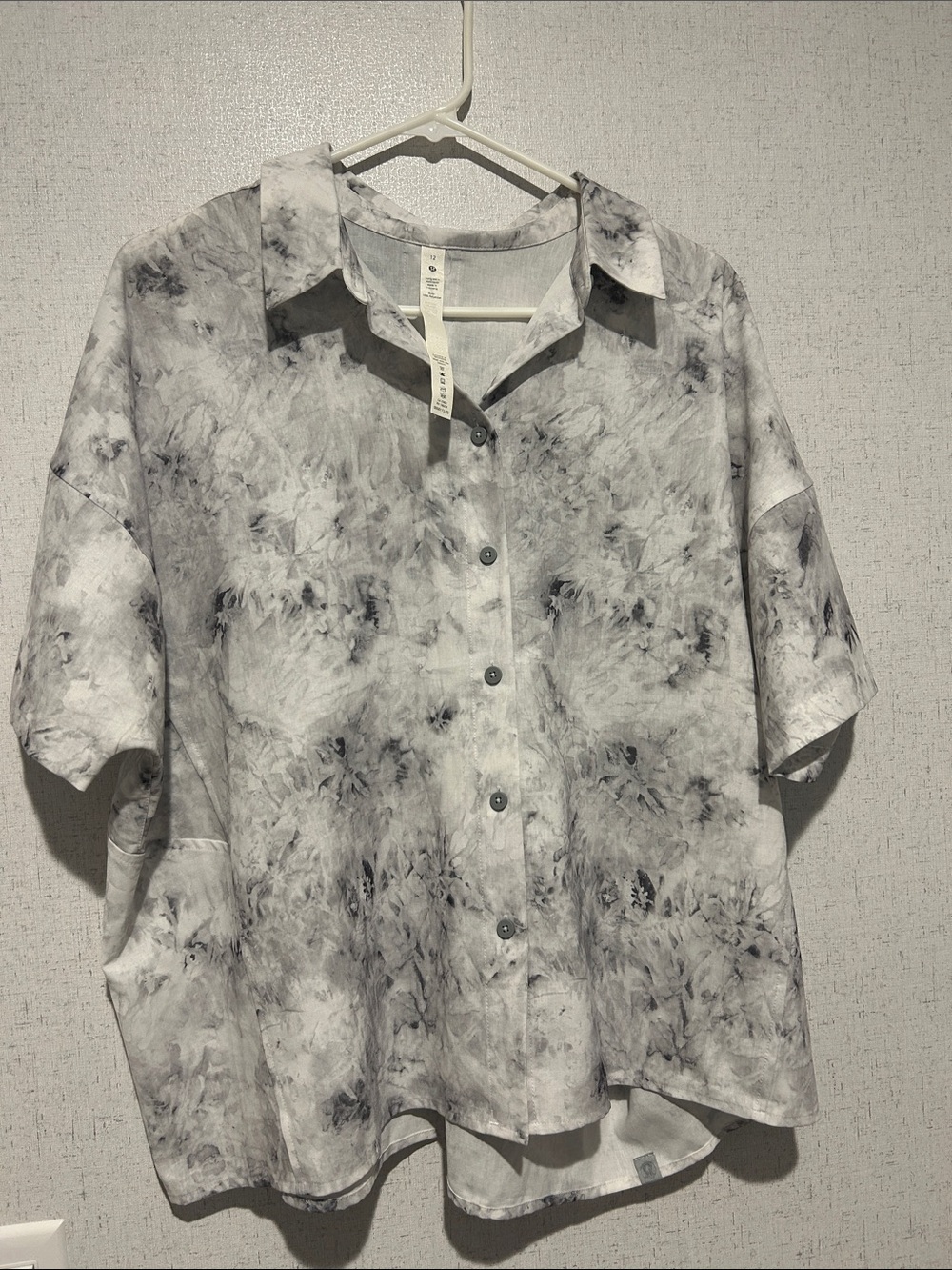 lululemon athletica Light Gray & White Tie-Dye Button-Up Top